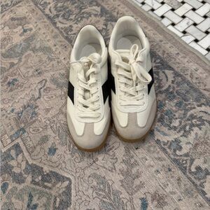 Universal Thread White and Black Athletic Shoes